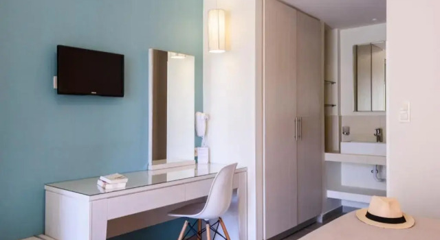 Poseidon Studios & Apartments