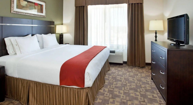 Holiday Inn Express & Suites Topeka North by IHG, Book Hotel Topeka Kansas