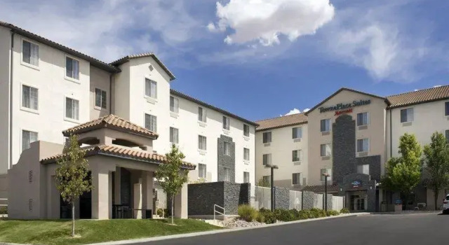 Четырёхместный люкс с 2 комнатами Towneplace Suites Abq Airport
