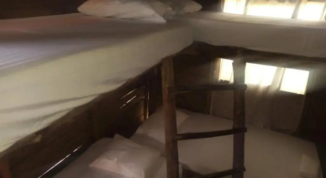 Кровать в общем номере Nuestra Cabañita