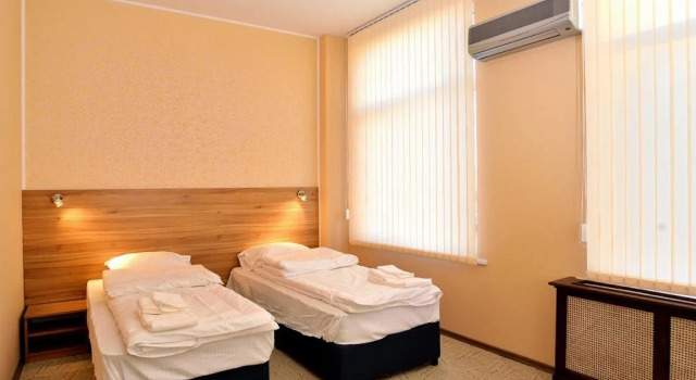 Hotel Cascade, Rezervați Hotel Pleven Pleven, aproape de Panorama Mall