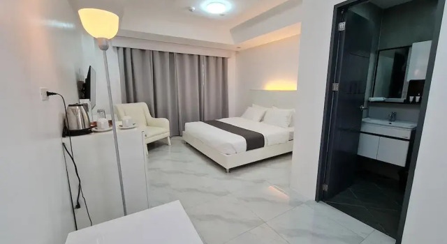 Номер Deluxe Staycation Hotel