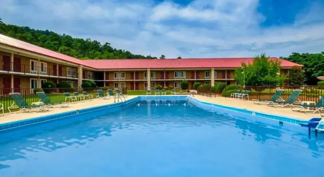 Номер Superior Red Roof Inn Hot Springs