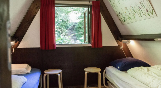 Quaint Chalet in Petithan With Roofed Pool