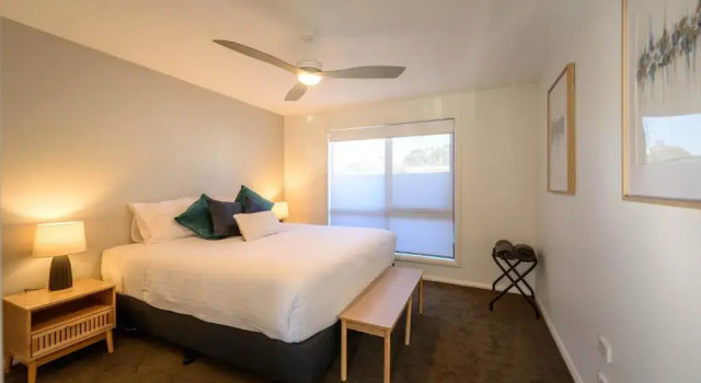Апартаменты Superior Georges Bay Apartments