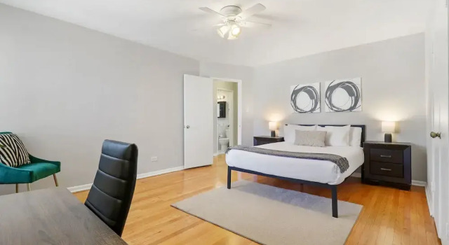 2BR Modern & Comfy Apt in Rogers Park, Забронировать Отель Отели Иллинойс 3 звезды, 3*