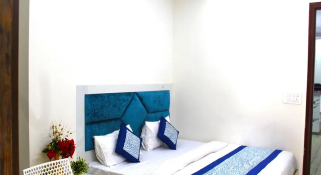 Hotel Diamond Stay Nizamuddin Railway St, Забронировать Отель Отели Нью-Дели с завтраком, Завтраки