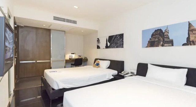 Silver Living Phrom Phong by Favstay