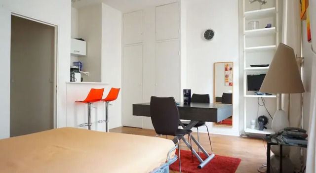 Place des Vosges - Studio - Paris 3, Забронировать Отель Париж Иль-де-Франс, рядом с Станция метро Rambuteau