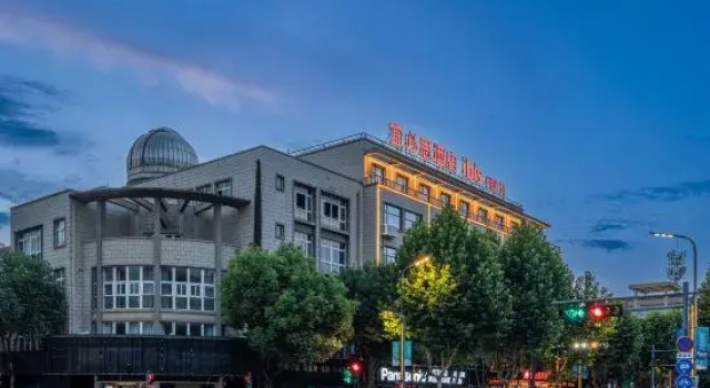 Ibis Hotel (Deqing Geographic Information Town), Prenota Hotel Hotel 3 stelle a Deqing, 3*