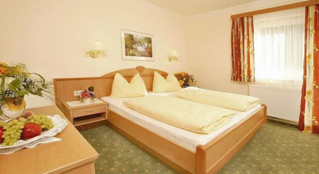 Hotel Taxerhof, Забронировать Отель Отели Радштадт с бассейном, рядом с 8-местный подъемник Кенигслеен №1, Бассейн