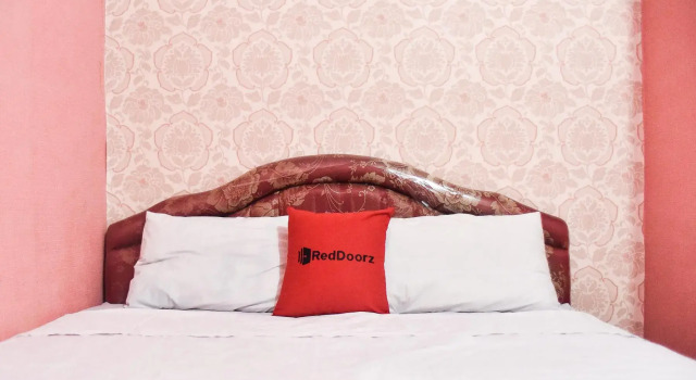 RedDoorz @ Pettarani Square, Book Guesthouse Hotels in Sulawesi with Parking, Parking