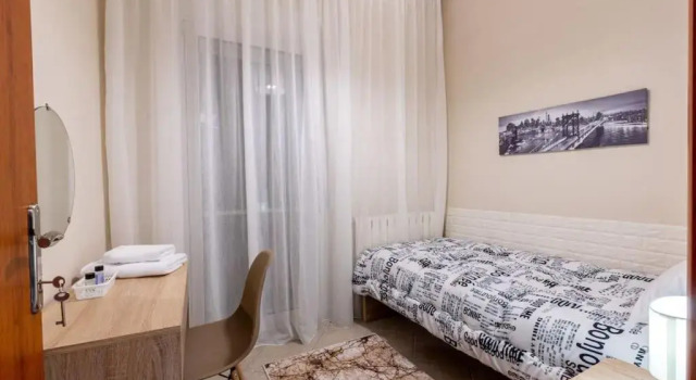 Anna's House, Book Apartment  