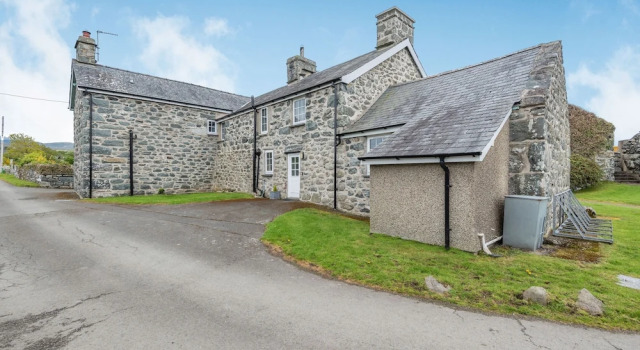 Gwrtheyrn, Book Hotel Llanbedr Snowdonia