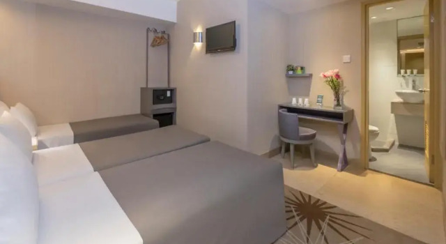 Трёхместный номер Standard Silka Far East Hotel