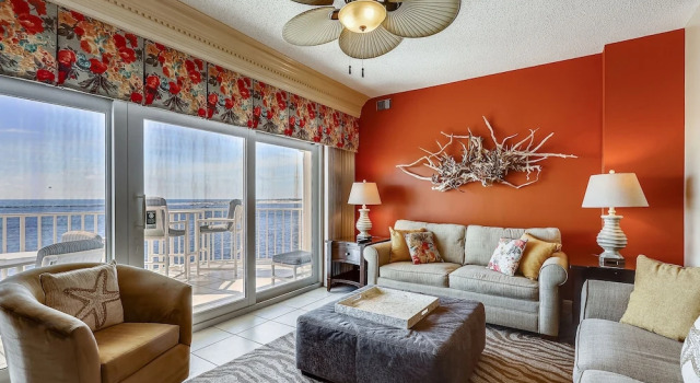 Waterview Yacht Club 532 is a 3 BR with Stunning views of the Pass by RedAwning, Забронировать Апартаменты/квартира Отели Дестин с парковкой, рядом с Indian Temple Mound and Museum, Парковка