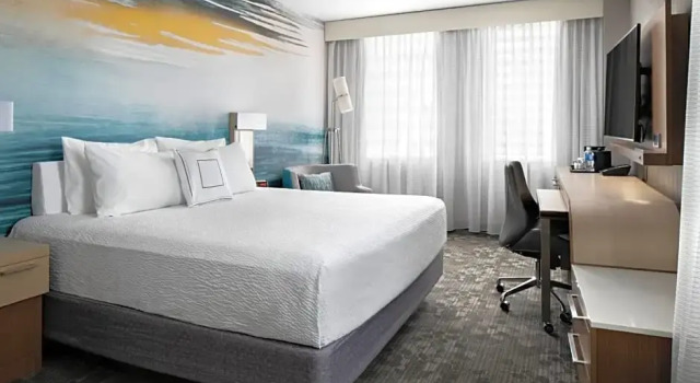 Двухместный номер Standard с видом на город Courtyard by Marriott Edmonton Downtown