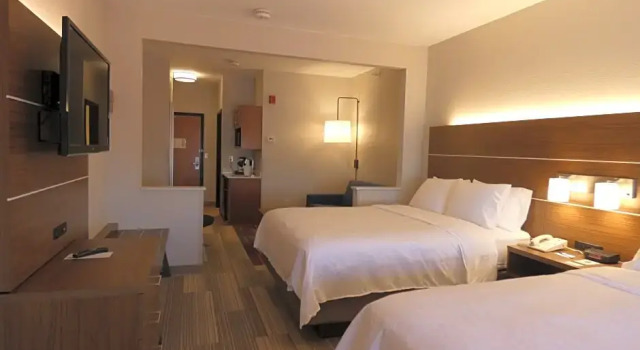 Четырёхместный люкс Holiday Inn Express Hotel & Suites Limon I-70 by IHG