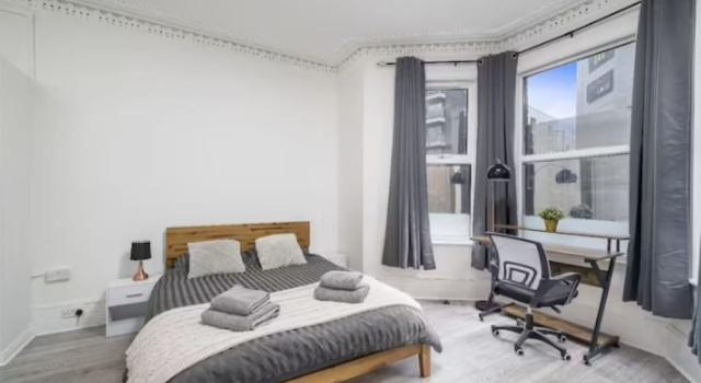 Cozy 2BR Family Apartment - London N22 Sleeps 6, Забронировать Апартаменты/квартира Отели Лондона с парковкой, рядом с Тёрнпайк Лейн, Парковка