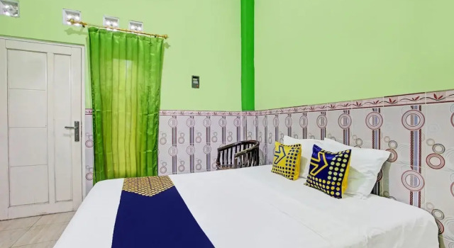 SPOT ON 92445 Mutiara Indah Hotel, Prenota Hotel Hotel a Klaten con parcheggio, Parcheggio