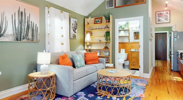 Steps to Duval St! Colorful Bahama Village Retreat, Забронировать Дом для отпуска Виллы Ки-Уэст, рядом с Harry S Truman Little White House, Вилла