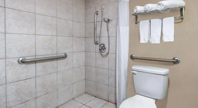 Номер Standard Days Inn by Wyndham Albion