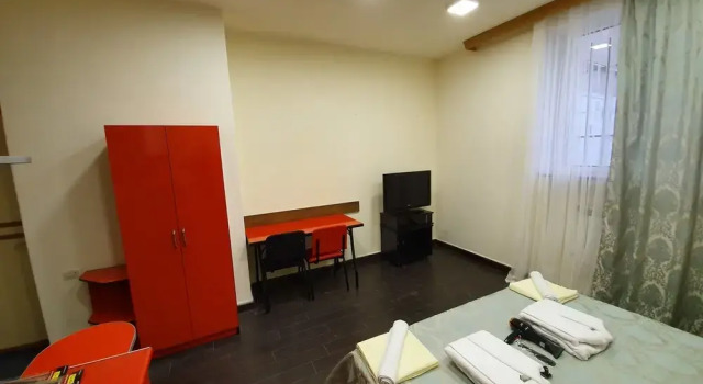 Doss Hostel And Hotel