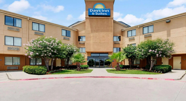 Двухместный люкс Days Inn & Suites by Wyndham DeSoto