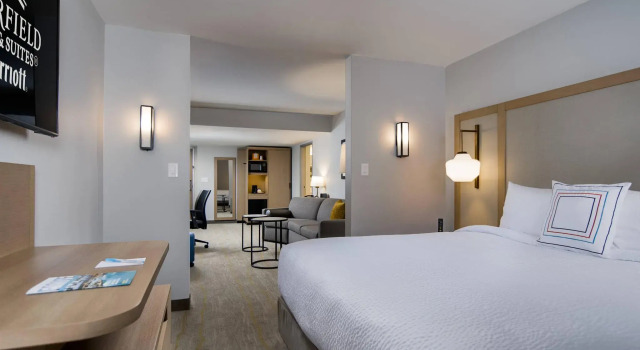 Двухместный номер Standard с балконом Fairfield Inn & Suites Fort Worth Downtown/Convention Center