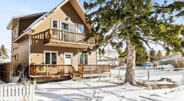 Коттедж Modern Red Lodge Cabin - Walk to Broadway Ave