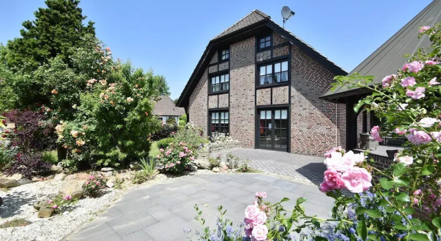 Коттедж Spacious Mansion With Meadow View in Bruinisse