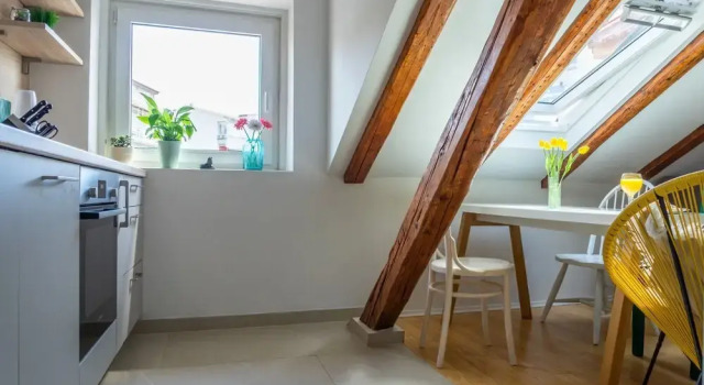 Cool Attic apt w Gallery, in the Heart of Split, Prenota Appartamento Splitska 