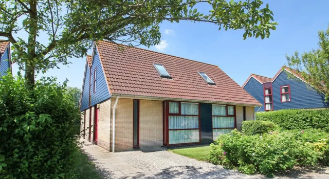 Amazing Home in Heinkenzand With Wifi and 4 Bedrooms, Book Hotel Goes 