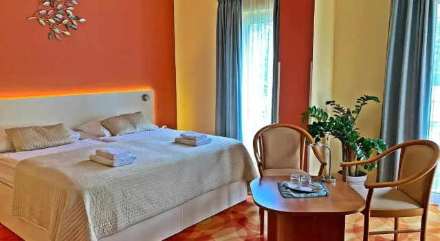 Hotel Penta Lux, Rezervați Hotel Hoteluri SPA în Central Transdanubia, SPA