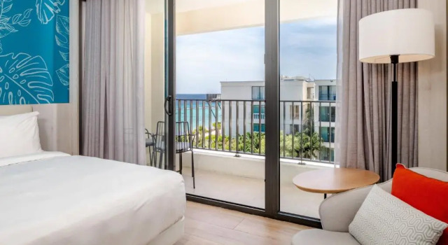 Двухместный номер с частичным видом на океан Curaçao Marriott Beach Resort