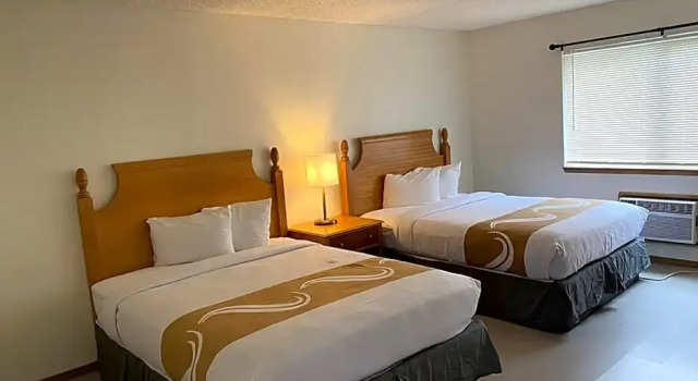 Четырёхместный номер Standard Econo Lodge Tacoma Mall