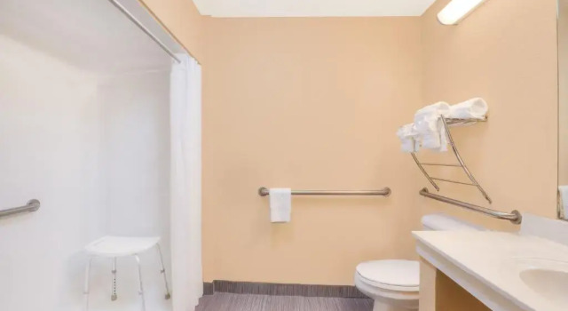 Номер Standard Super 8 by Wyndham Farmers Branch/North Dallas