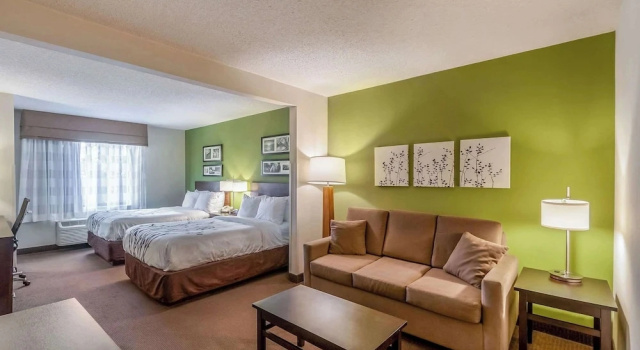 Двухместный люкс с видом на горы Sleep Inn & Suites Harrisonburg on University