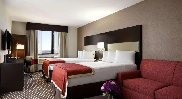 Четырёхместный люкс Howard Johnson Jamaica NY Near AirTrain JFK