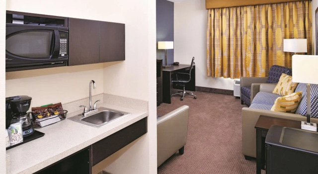 Двухместный семейный люкс La Quinta Inn & Suites by Wyndham Karnes City - Kenedy