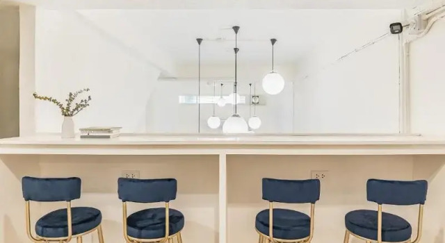 Кровать в общем номере с балконом Shapel Hostel and Cafe