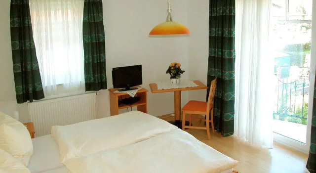 Апартаменты Pension Hiesel-Villa Untersbergblick