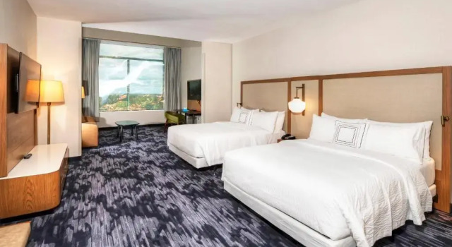 Четырёхместный люкс Fairfield Inn & Suites by Marriott Ottawa Airport