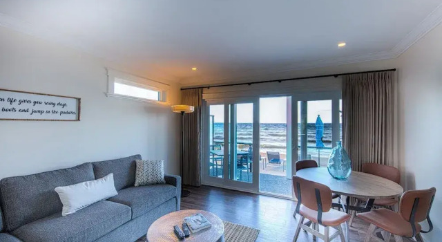 Люкс Deluxe Qualicum Beach Ocean Suites