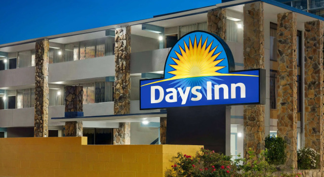 Days Inn by Wyndham Myrtle Beach-Beach Front, Забронировать Мини-отель Мотели Миртл-Бич, рядом с Парк аттракционов Фэмили-Кингдом, Мотель