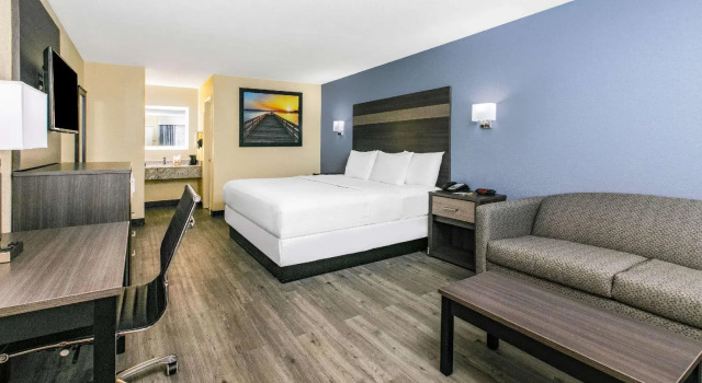 Двухместный номер Standard Days Inn by Wyndham Waco Near Downtown University