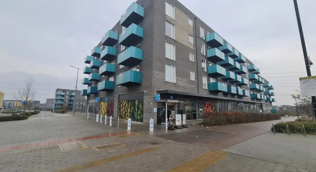 Barking 2 Bed Apt With Parking & Good Travel Links