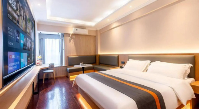 Crystal Hotel (Chengdu Xihua University)