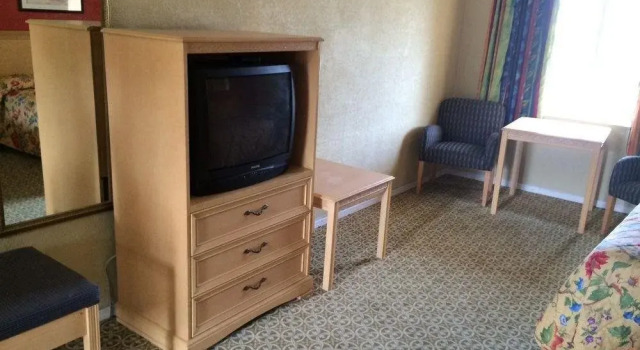 Host Inn, Забронировать Мини-отель Дейтона-Бич Daytona Beach Area, рядом с Теннисный центр City Island
