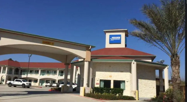 Четырёхместный номер Superior Americas Best Value Inn and Suites IAH Airport North